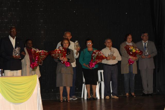 Acima reunidos todos os casais homenageados por suas Paróquias.
